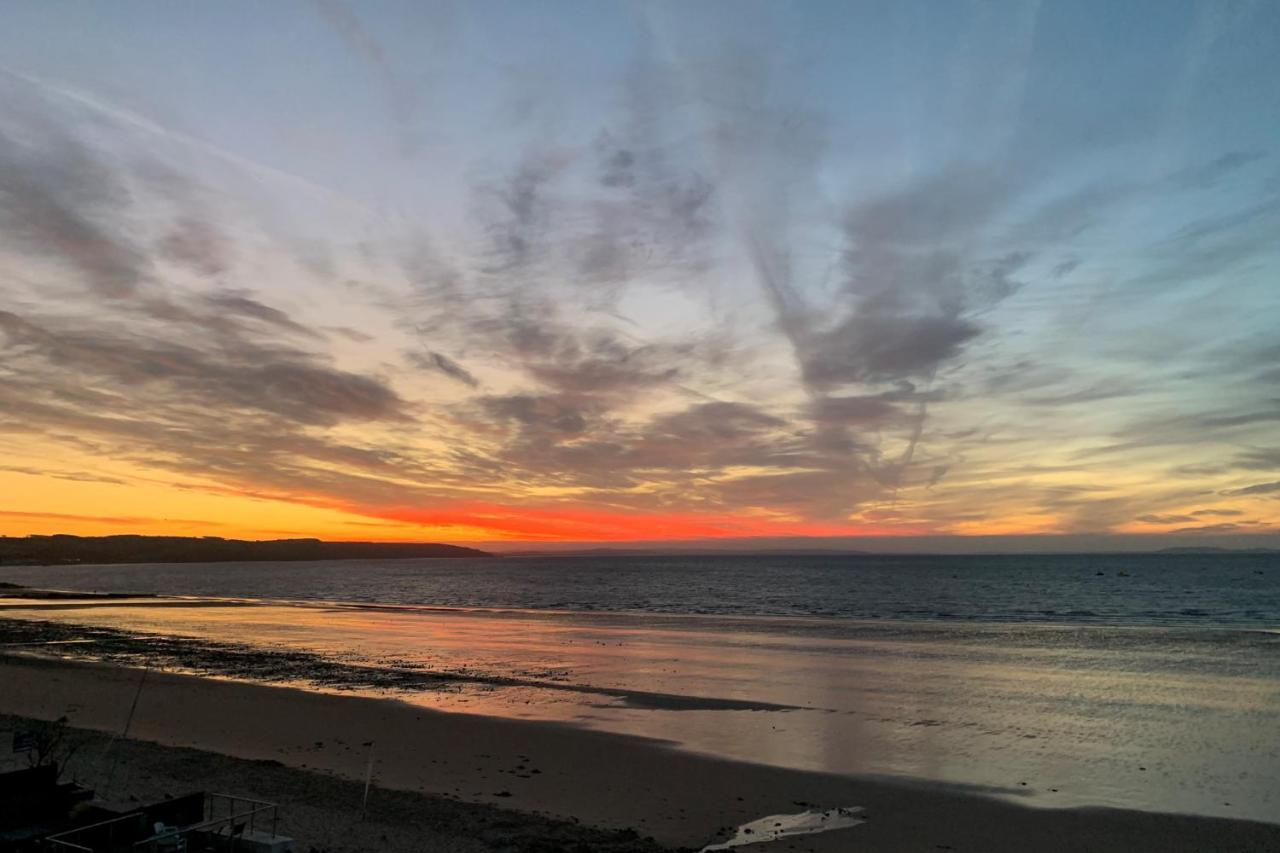 Dolphins Apartment - Spectacular Sea Views Saundersfoot Exterior photo